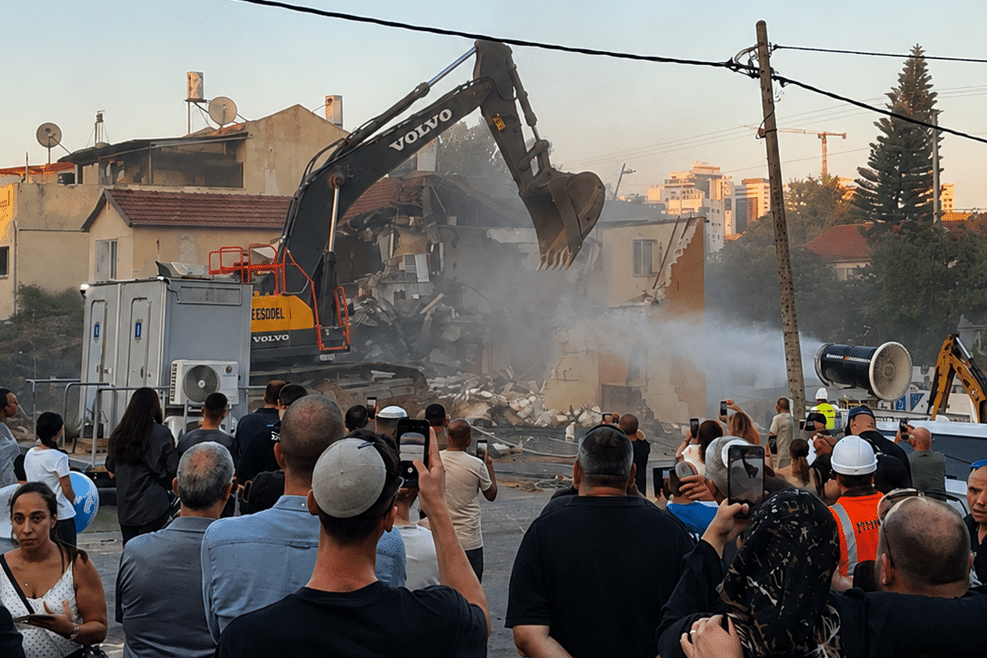 הריסת מתחם האלון יבנה // צילום: אורון נדל"ן