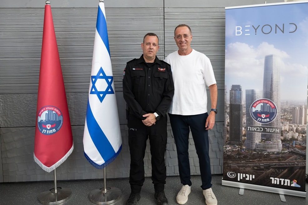 גיל גבע, יו"ר קבוצת תדהר ומפקד מחוז דן, טפסר אורן שישיצקי // צילום: איתמר סיידא